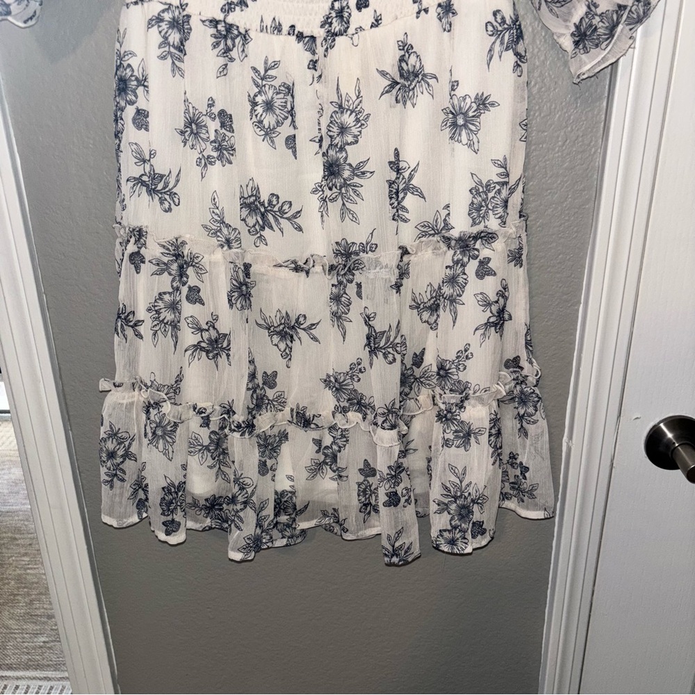 Blush White and Black Floral Dress - Picture 4 of 5